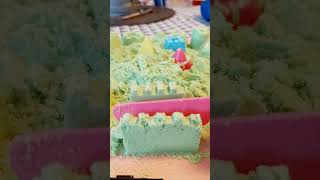 Very Satisfying Green Kinetic Sand #shorts