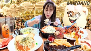 SUB) 롯데월드에 먹으러 다녀왔어요 ♥ 치즈라볶이 빠네파스타 츄러스 맛있는 간식들 먹방 😍 Korean Lotte World Amusement park REAL MUKBANG