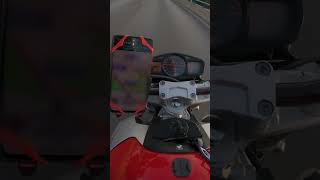 ÎNTRE DOUĂ MAȘINI MEREU E LOC DE O MOTOCICLETĂ