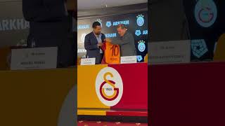 💥 Dursun Özbek, Miguel Morel’e 10 numaralı Galatasaray forması hediye etti #galatasaray