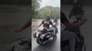 Sliding in the rain #harleydavidson #motorcycle #motorcyclestunts #stuntriding #bike ￼