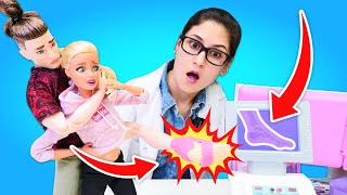 Oyuncak Barbie ve Ken ile doktor oyunları! Barbie Ken'i sırtında taşıyor! Doktor Uff videoları