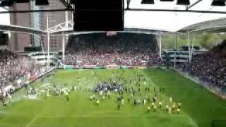 FC Utrecht 4 - 1 Roda JC | Utrecht supporters lopen veld op