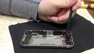 How to replace an iPhone 4 rear camera