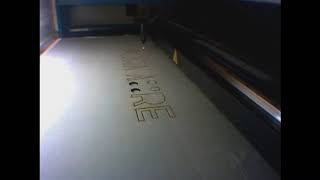 Taglio laser Legno lamellare di abete rifinito noce scuro 10mm - Live stream di Ideatagliolaser.it