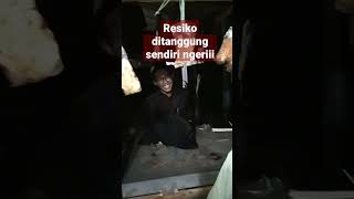 berani ambil resiko keluar rumah saat genting nya keadaan