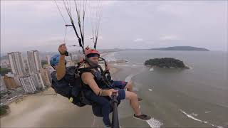 BRANDON VOANDO DE PARAPENTE EM SÃO VICENTE - SP BRASIL