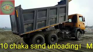 Mahindra drum truck 10 chaka sand unloding।#banglartruck#mahindramotors#tatamotors#indianvehicles