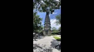 Berkunjung ke Cing Xiu Shan di kota Nanning untuk melihat pagoda yang indah