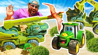 ¡Los AUTOS DINOSAURIOS jugando con el tractor Johnny! Video de coches de juguete