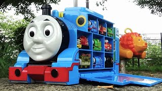 Big Thomas Station☆Thomas and Friends Hide and Seek! Small Park.