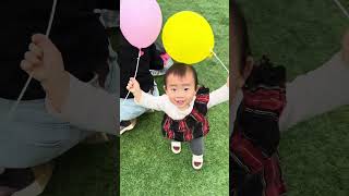 Cute baby with balloons 風船と赤ちゃん