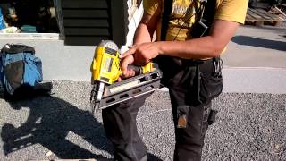 DeWalt 18v nailer DCN690M2.