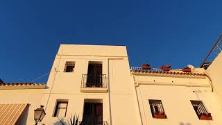 Altea. Sol sobre una casa en otoño