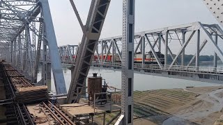 Excellent crossing of 15903 Dibrugarh Chandigarh and 19484 Ahmedabad Baraunu Exp on Jagjivan Bridge