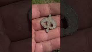 Ух ты, вот это находка! Древнее украшение #shorts #другаяжизнь #metaldetecting #вотэтонаходка #ухты