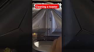 Cleaning a toaster #shagala #saudiarabia #gulf #cleaning #ugandanhousemaid #kadama #newyoutuber