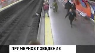 Пассажиры мадридского метро совместными усилиями спасли женщину, упавшую на рельсы