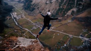 Nella mecca svizzera del BASE Jumping il salto in tandem crea irritazione