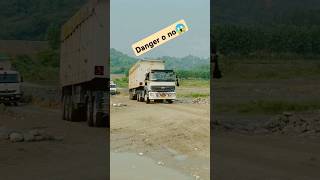 overload truck driver ki waat lag #roadsafety #sanscarisumit #trafficrules #ytshorts