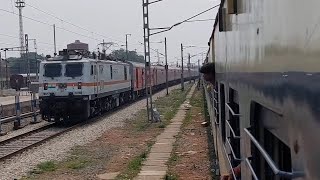 Superb Honking GMO WAP7 30768 with 82356 Mumbai Patna Suvidha Express overtaking MEMU at Danapur