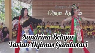 Liburan ke Cirebon Sandrina Langsung Mengunjungi Sanggar Tari