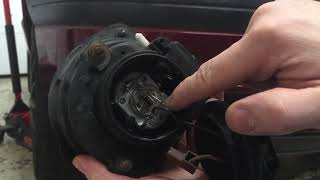 Remplacer une ampoule de phare antibrouillard - Renault Clio 2