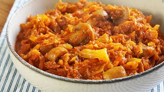 GUISO DE REPOLLO CON CHAMPIÑONES AL ESTILO UCRANIANO. COMIDA ABUNDANTE DELICIOSA Y BARATA