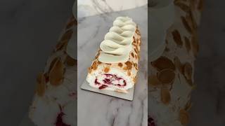 Meringue roulade with mascarpone 🕊️ #meringueroulade #meringueroll #meringue ngue