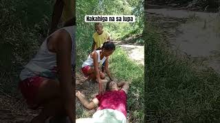 Nakahiga na sa lupa #viral #trending