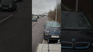 Loading a car where there is no hard shoulder ￼