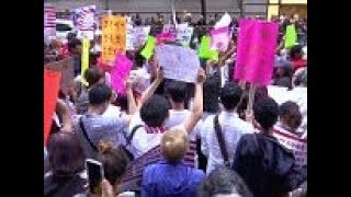 New Yorkers protest at Trump Tower for second day