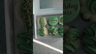 Mint Green birthday cupcakes| Buttercream| Decorating techniques and Ideas| Flowers| Rose| viral