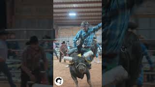 EL JINETE HONDUREÑO #rodeo #jaripeo #bull #bullriding #extremesports #mexico🇲🇽 #honduras🇭🇳