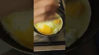 🥚🍳🍽️LET'S COOK SUNNYSIDE UP EGGS | ASMR COOKING🍳🍽️🥚 #cooking #asmr #shorts