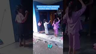 Latihan nari untuk acara kenaikan kelas " samen "