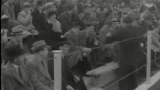 3. oktober 1937 - Danmarks fodboldlandshold slår Sverige med 2-1 i Stockholm.