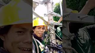 pemasangan antena recloser bagian bawah tanpa padam,nyenggol dikit bisa out,😁