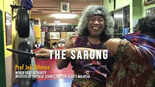 Mahaguru Zainal Shows the Sarong. Silat Tua Penang.