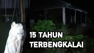 Rumah Terbengkalai Menyatu Dengan Alam