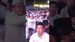 Jama'ah e S T nyel dekengan pusat