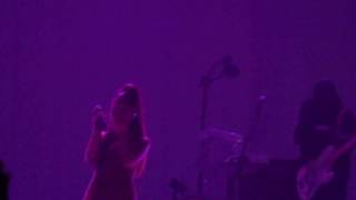 Crowd singing & Ari gets emotional | Dangerous Woman Tour | Rome (Palalottomatica) | 15/06/2017