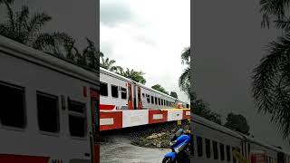 MOMEN!! KA S12A RAJABASA MEMBAWA K108405 #shorts #keretaapi