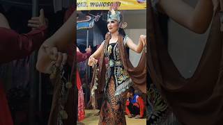 😱Wow Mbak Qhori Joget Geleng Geleng Jan Nyeni Tenan Lengger Cantik Wonosobo #shorts