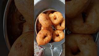 Vada#meduvada #crispyvada #homemade #mangaloreanrecipe #shortvideo #shortsviral #viral