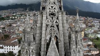 Quito (Ecuador) - панорамный вид с басилики Voto Nacional