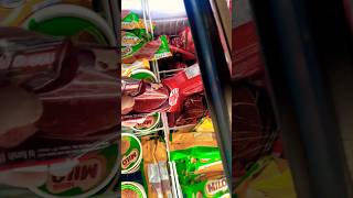 Mau beli eskrim Kitkat ma