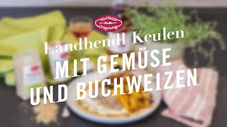 Landhendl-Keulen im Ofen geschmort mit Gemüse, Buchweizen und Sauerrahm-Knoblauch Dip