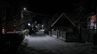 Iarna pe uliţă | Winter Down the Lane