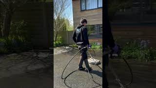 Cleaning a tarmac driveway #satisfying#cleaning#jetwashing#pressurewashing#satisfyingvideo#water